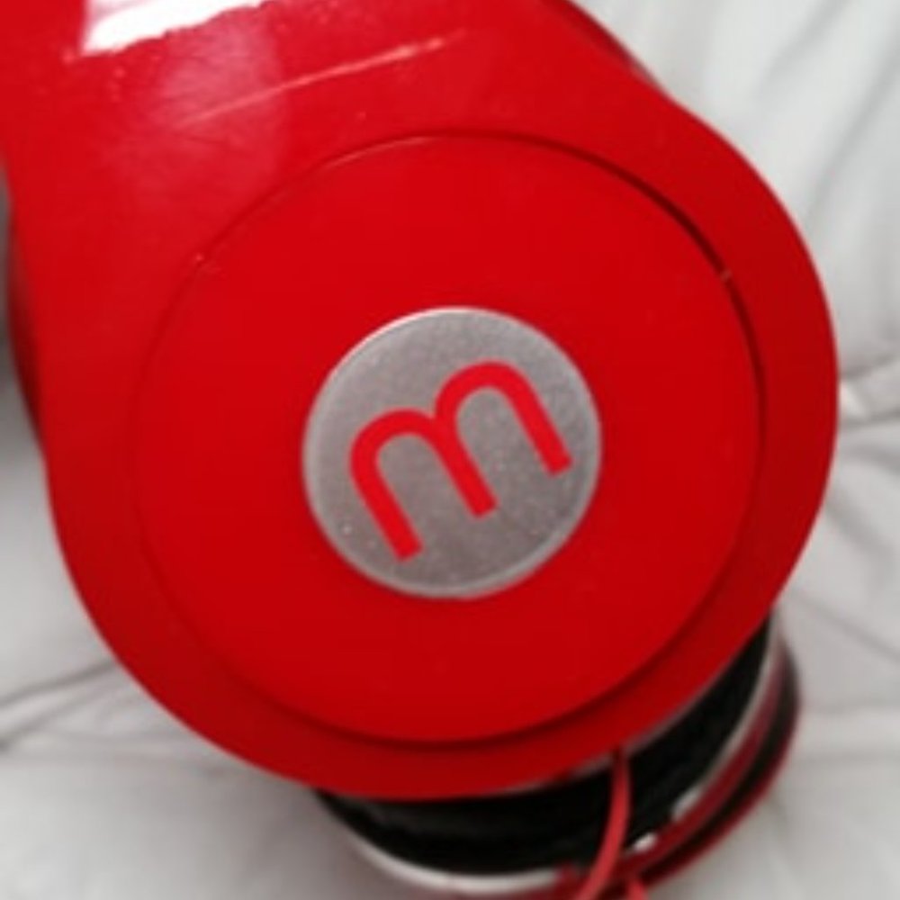 m brand adjustable red headphones with aux 🎉 - Picture 3 of 4